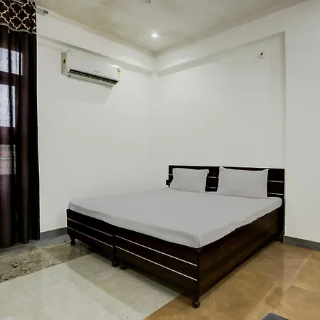 Hotel O Alexa Near Girdharipura School